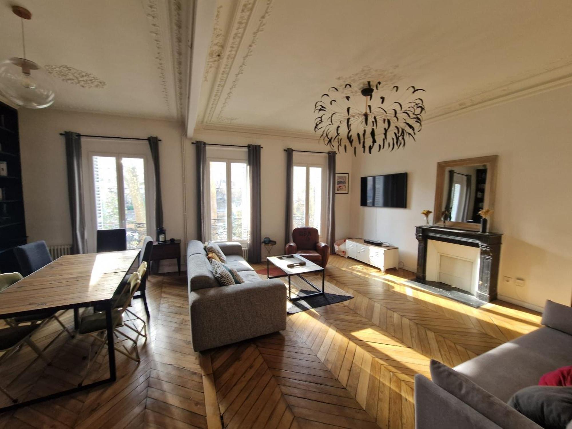 Appartement Parisian Nest 15 Min Adidas Arena & Montmartre Parijs